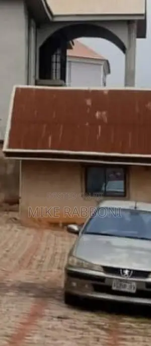 5bdrm Duplex in Golf Estate G. R. A for sale