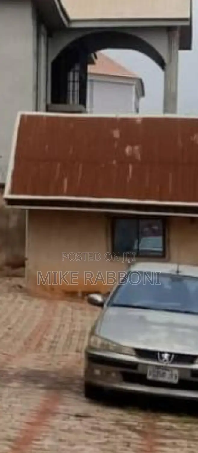 5bdrm Duplex in Golf Estate G. R. A for sale