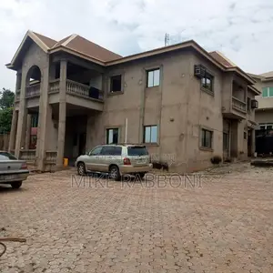 5bdrm Duplex in Golf Estate G. R. A for sale