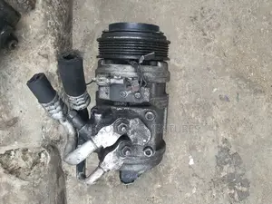Neat Ac Compressor for Land Cruiser Old Models V8 Engine 