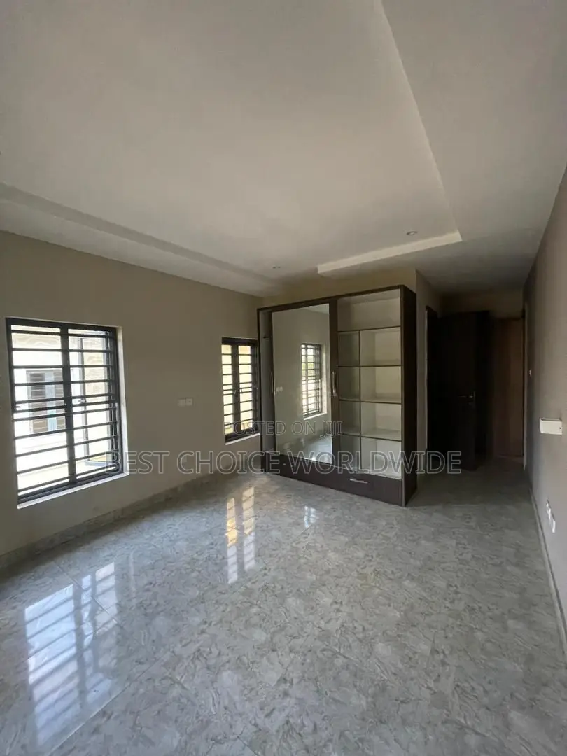5bdrm Duplex in Golf View, Onireke for rent