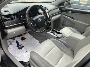 Toyota Camry XLE 4dr Sedan (2.5L 4cyl 6A) 2012 Gray