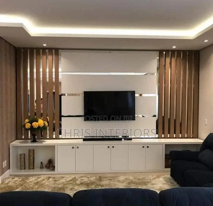 Carving Console TV