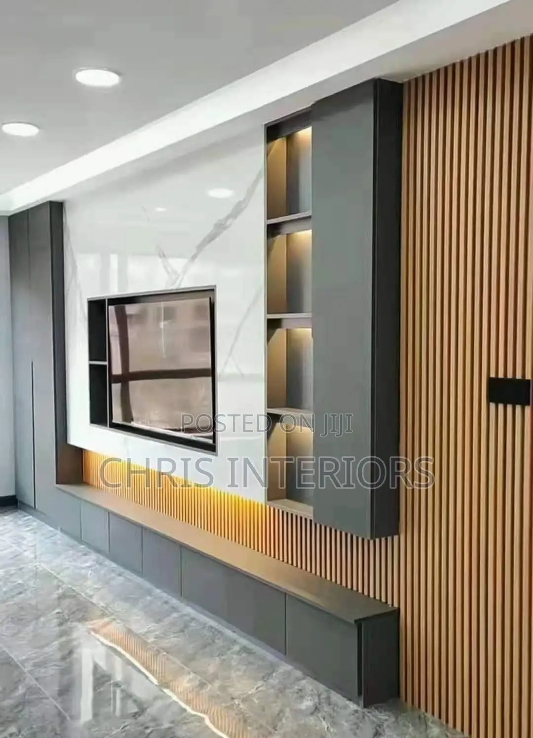 Carving Console TV