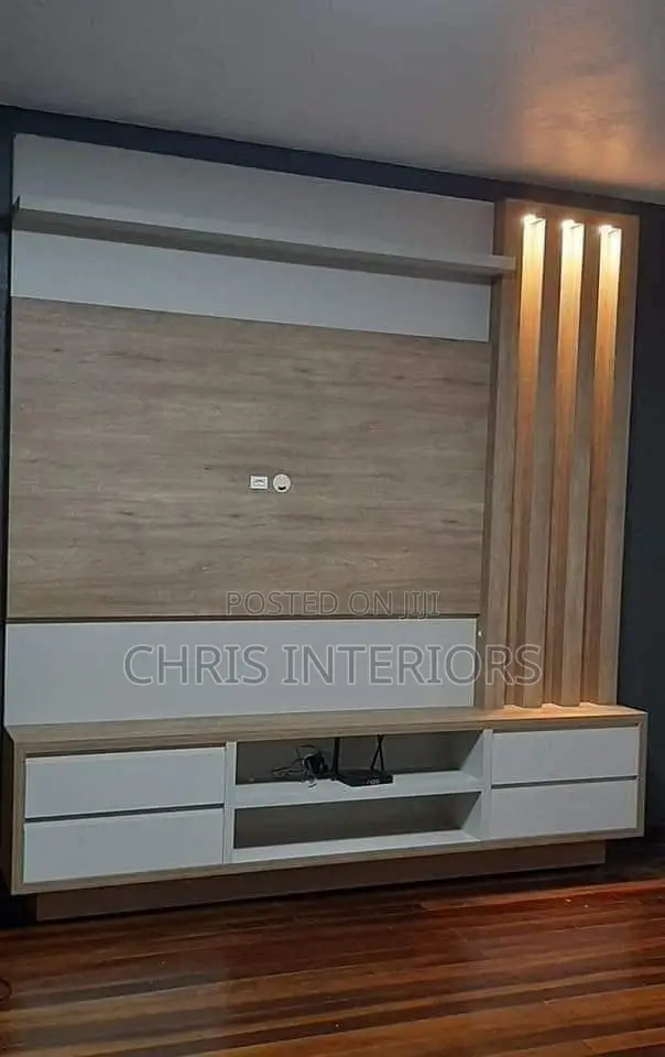 Carving Console TV