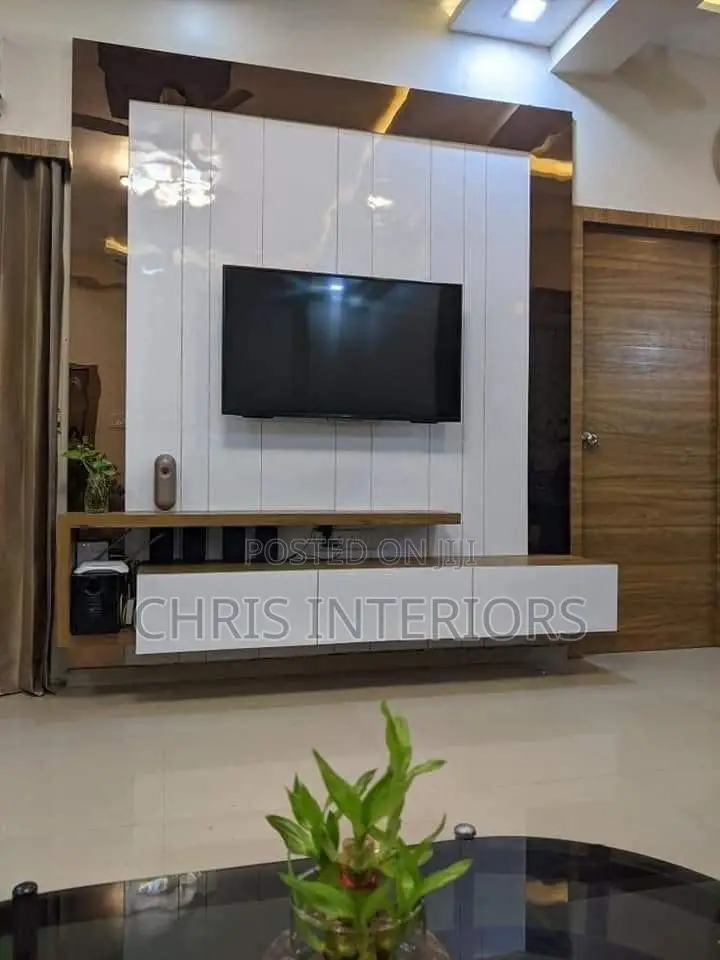 Carving Console TV
