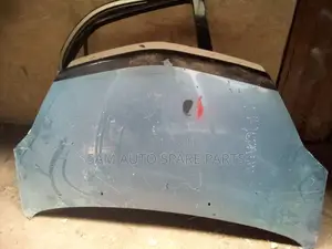 Toyota Sienna 05 Bonnet