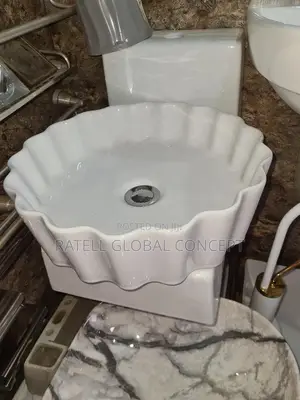 Crown Top Hanging Wash Hand Basin