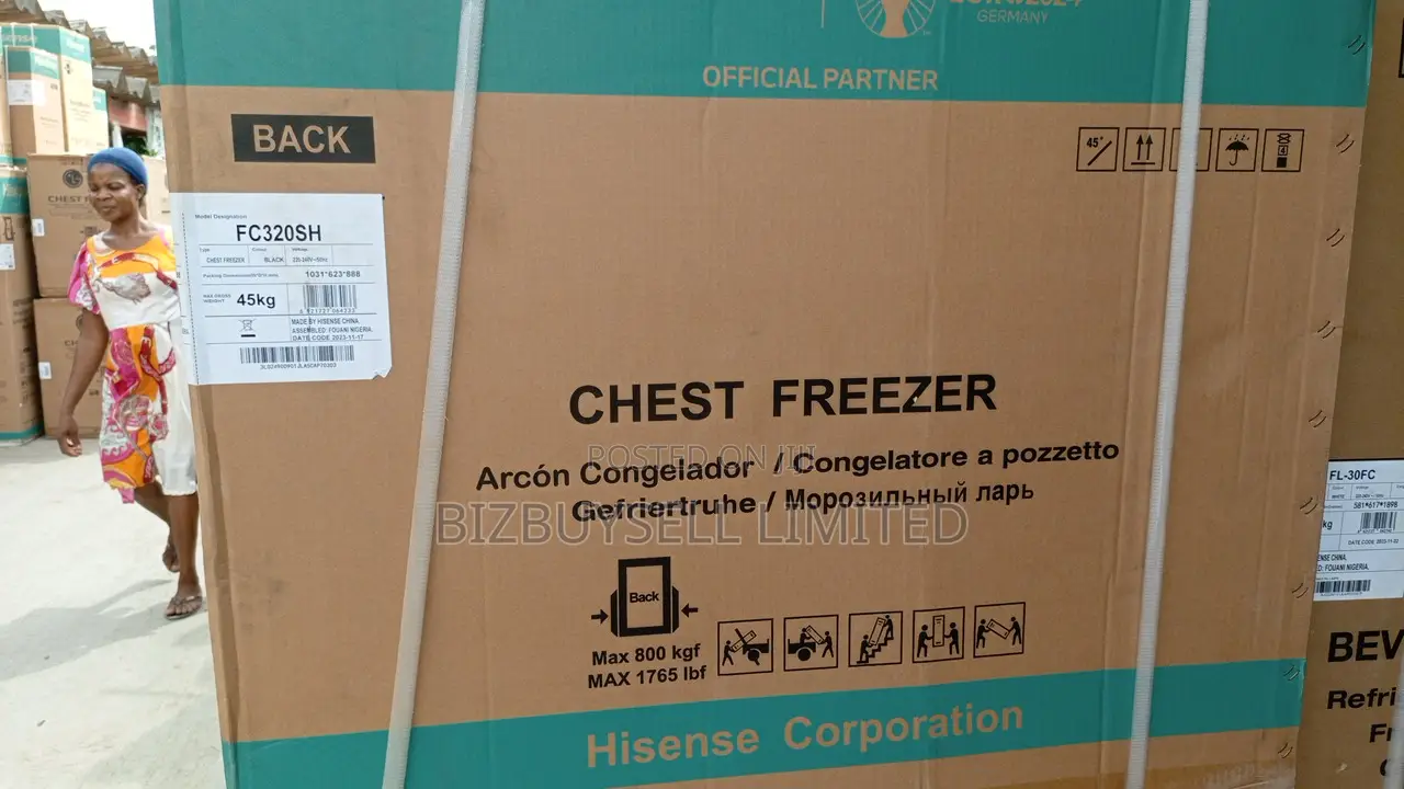 240l Hisenc Chest Freezer, Black With Glass Door.