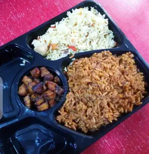 4 5 Compartment Black Disposable Plates Lid- 300pcs