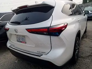 Toyota Highlander XLE 2021 White