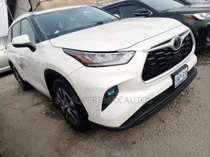 Toyota Highlander XLE 2021 White