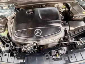 Mercedes-Benz GLA 250 2016 Blue