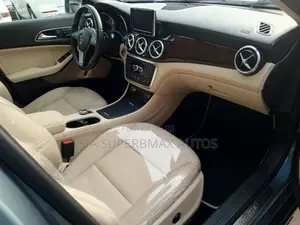 Mercedes-Benz GLA 250 2016 Blue