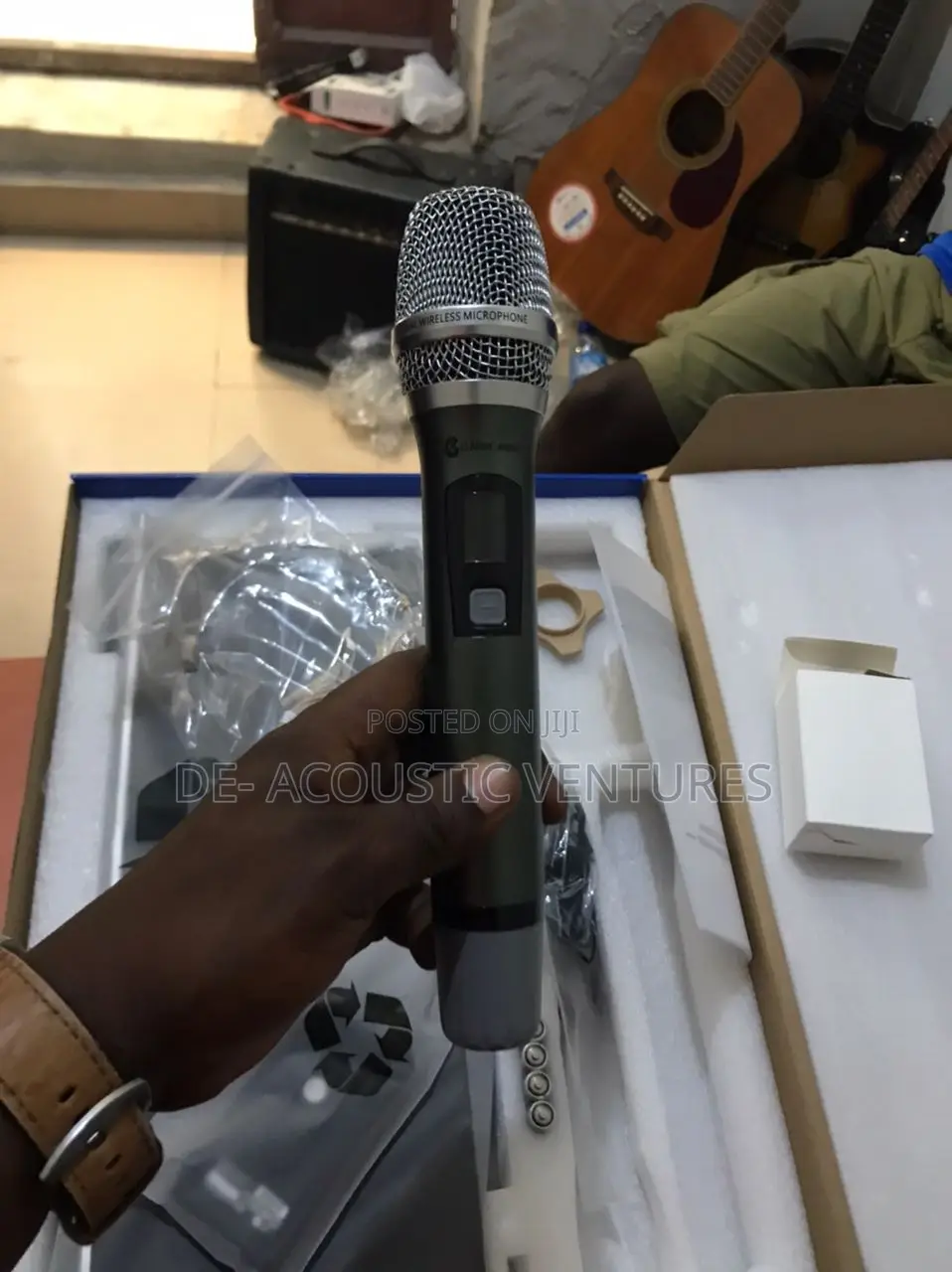 One Microphone and Lapel 2 in One