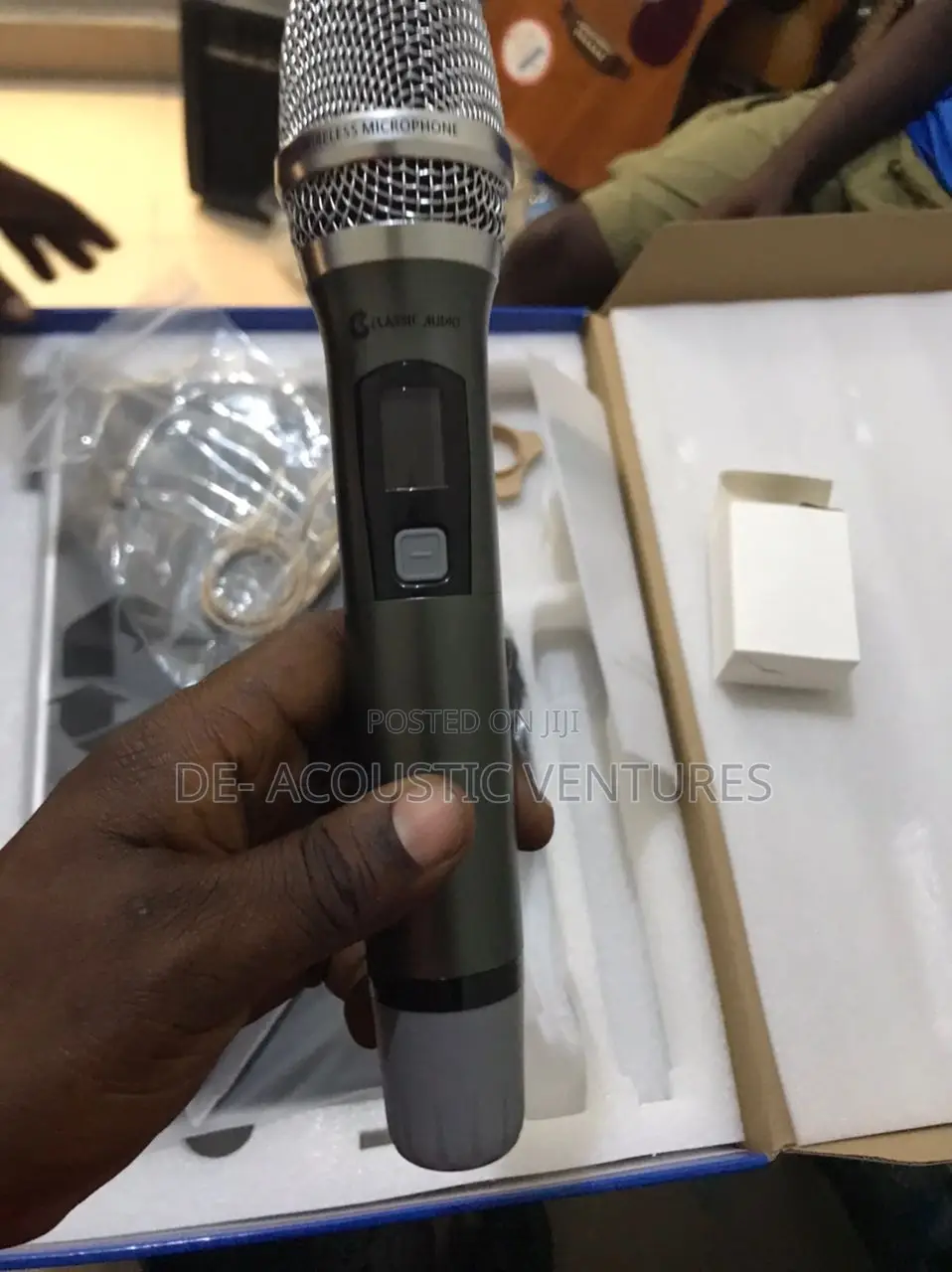 One Microphone and Lapel 2 in One