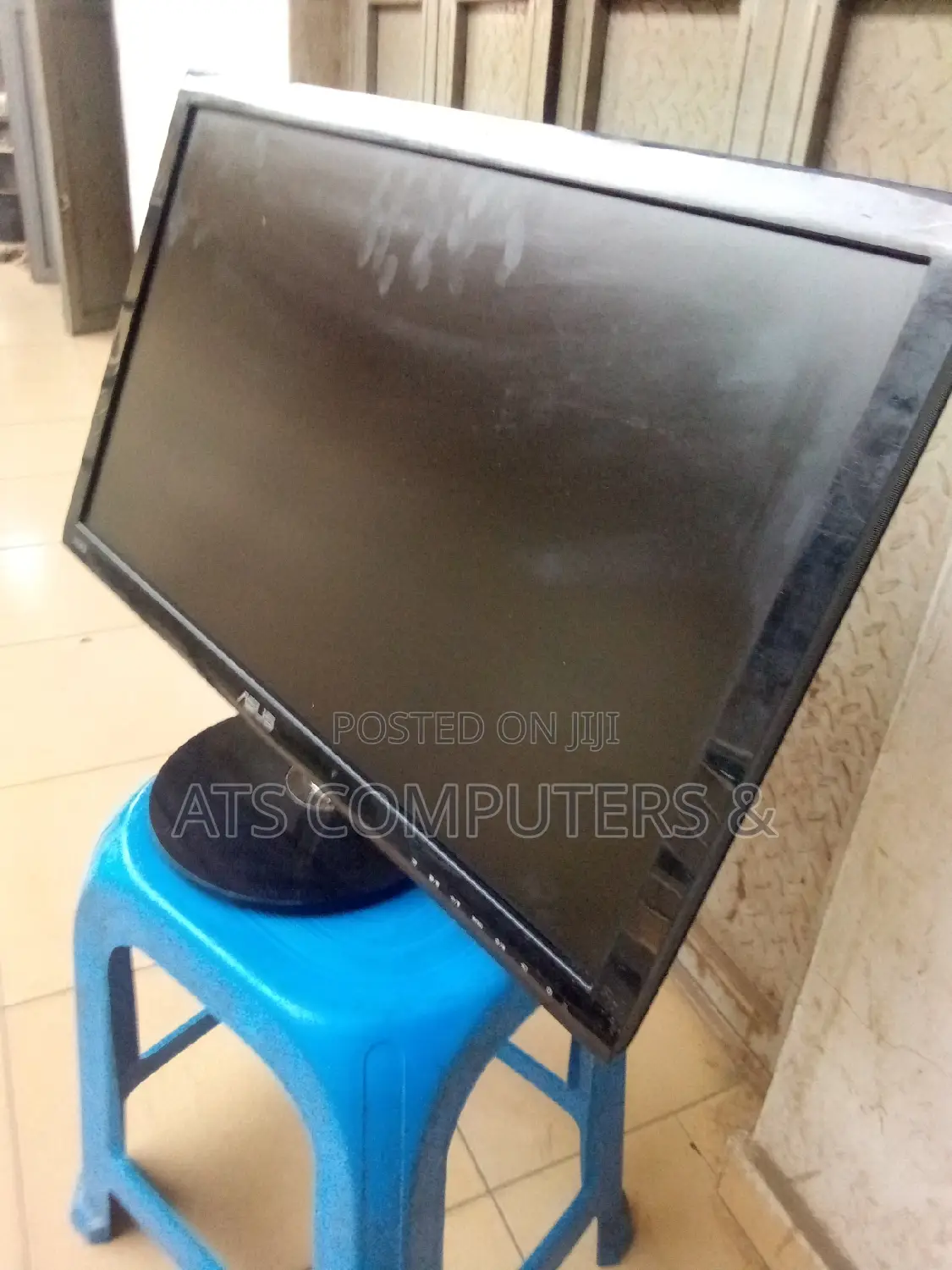 Very Clean 27 Inches Monitor