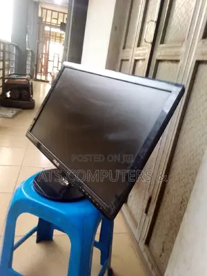 Very Clean 27 Inches Monitor