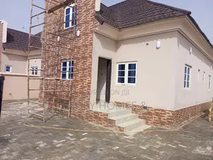 3bdrm Bungalow in Lavister Estate, Galadimawa for rent