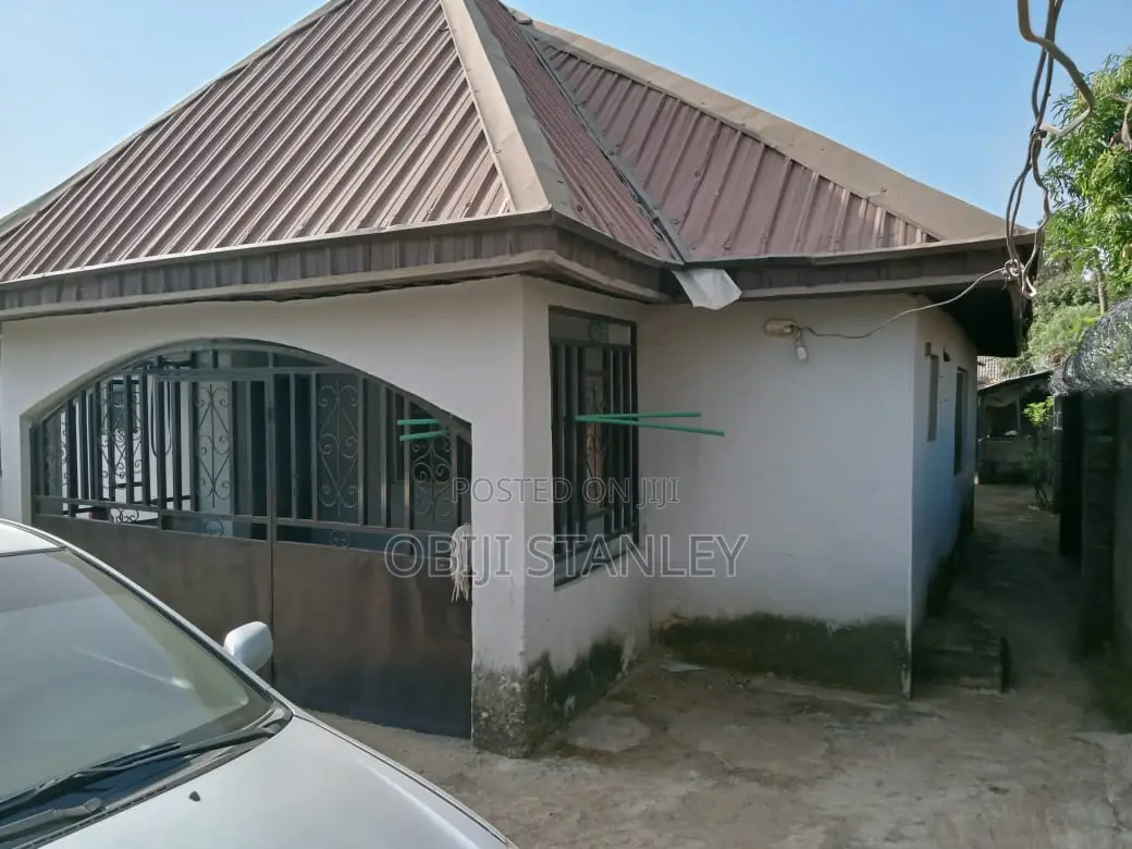 3bedroom,2shops and 1self Contain