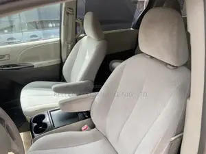 Toyota Sienna LE 7 Passenger 2011 Gold