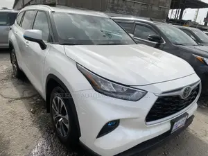 Toyota Highlander XLE 2021 White