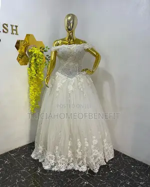 Ball Gown Wedding Dress for Rent - Size 10