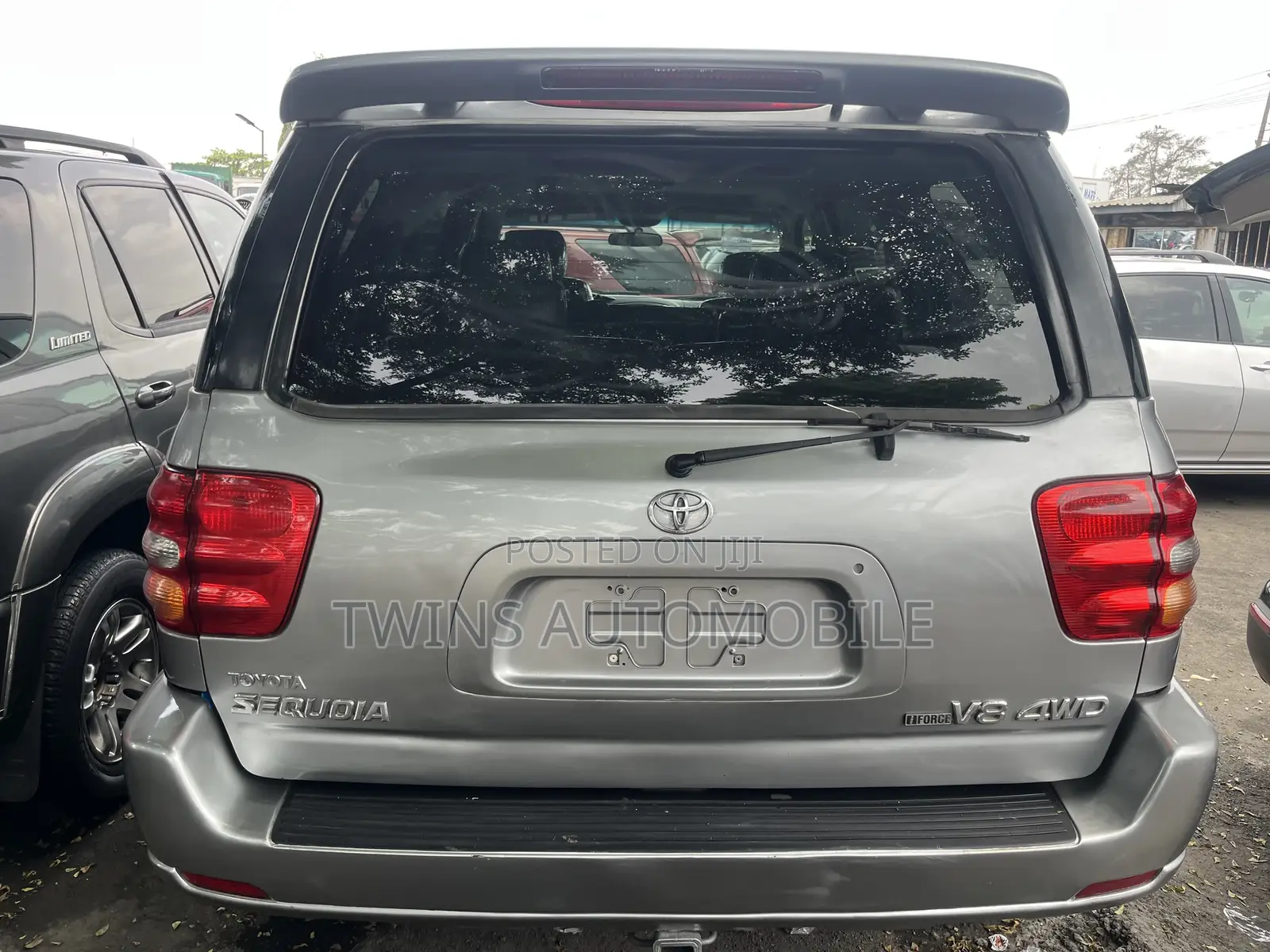 Toyota Sequoia 2004 Silver