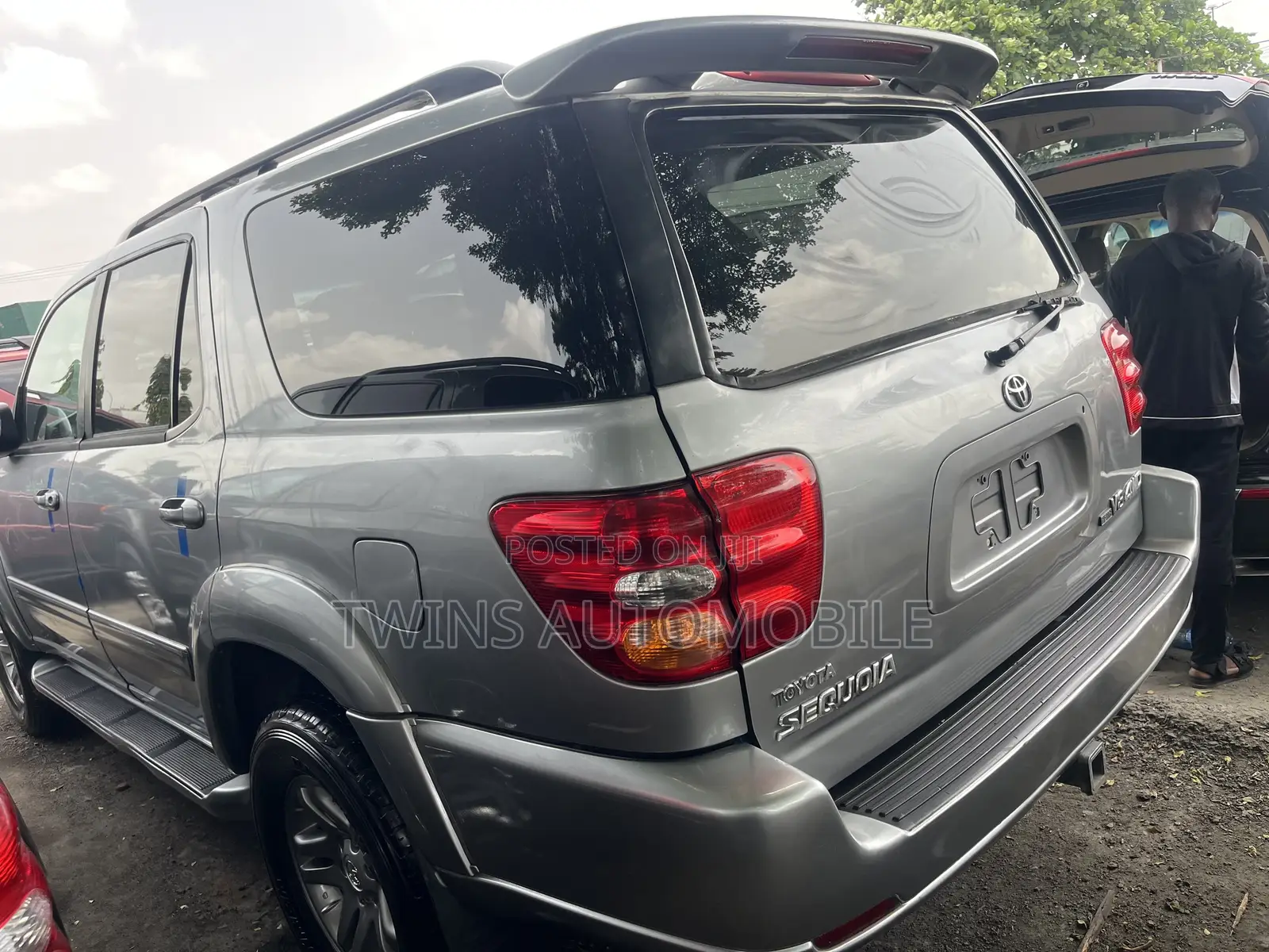 Toyota Sequoia 2004 Silver