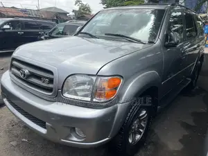 Toyota Sequoia 2004 Silver
