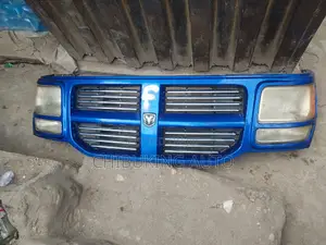 Frontgrill and Headlamp Dodge Nitro 2008