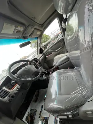 Toyota Sequoia 2004 Silver