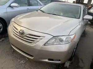 Toyota Camry XLE V6 4dr Sedan (3.5L 6cyl 6AM) 2008 Gold