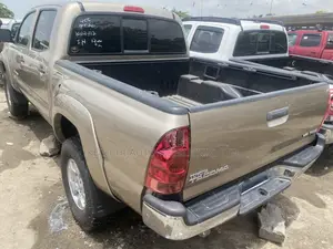 Toyota Tacoma Double Cab V6 2012 Gold