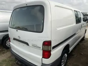 Toyota HiAce 2005 White