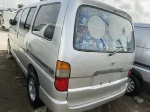 Toyota HiAce 2005 Silver