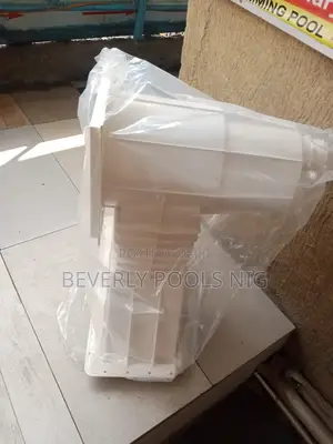 Swimming Pool Skimmer