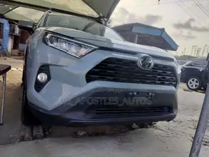 Toyota RAV4 Limited 2021 Blue