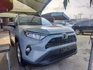 Toyota RAV4 Limited 2021 Blue