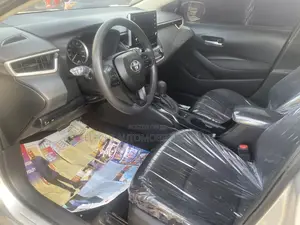 Toyota Corolla LE 2021 Silver