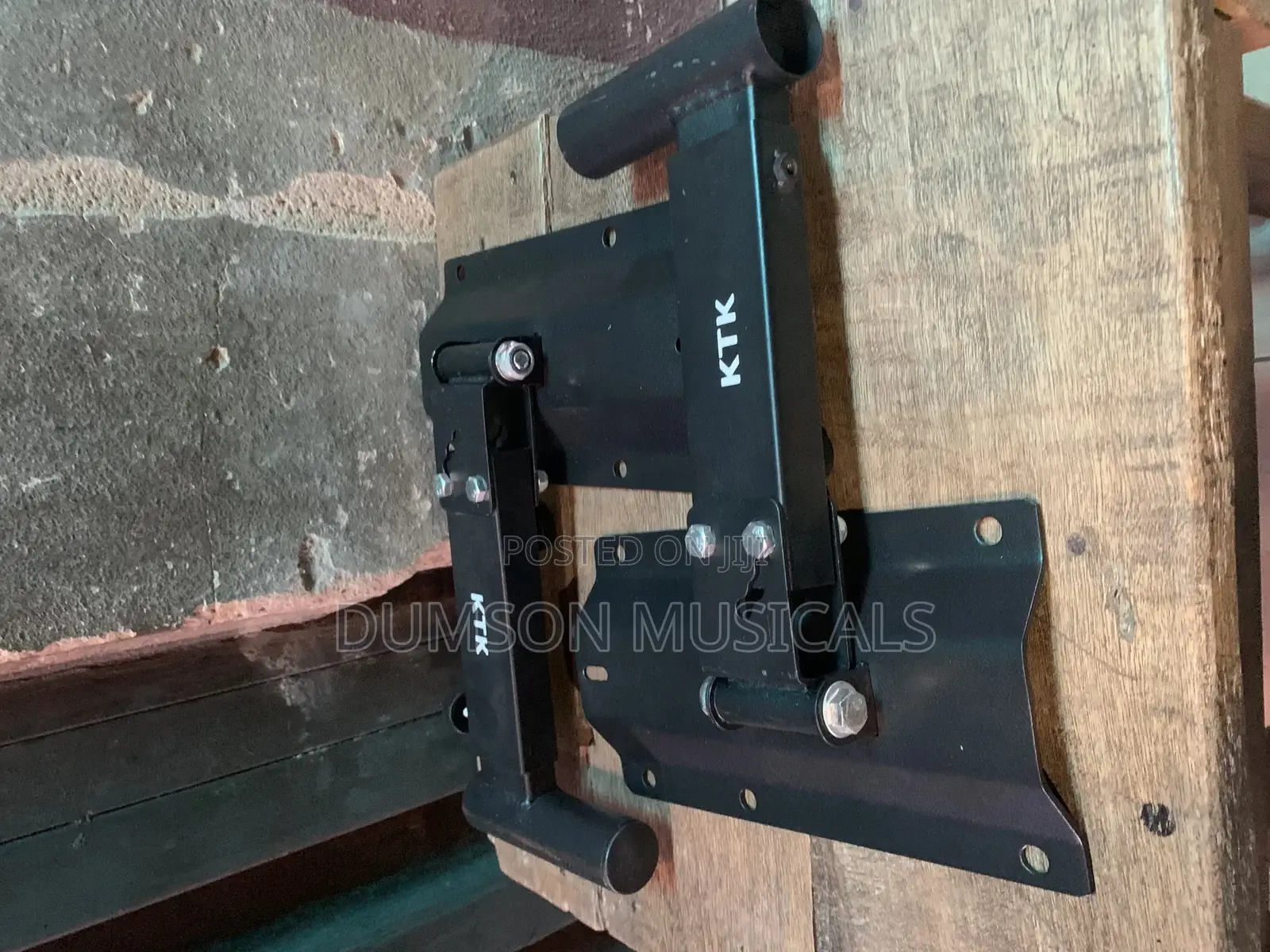 Speaker Hanger