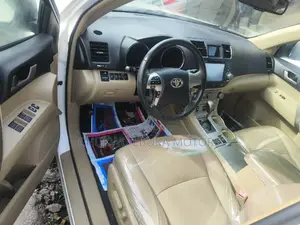 Toyota Highlander Limited 2012 White