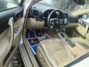 Toyota Highlander Limited 2012 White