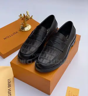 Classic Man's Loafers Shoes Louis Vuitton