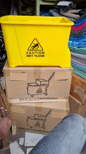 20litre Caution Mop Bucket With Wringer