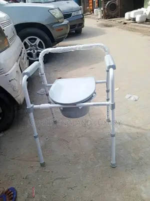 Commo Mobile Toilet or Toilet Chair for Disabled