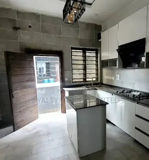 5bdrm Duplex in Gbagada for sale