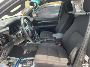 New Toyota Hilux 2023 Gray