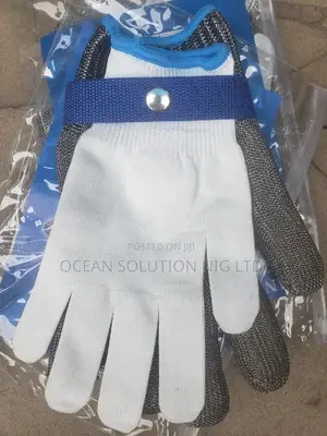 Chain Hand Glove