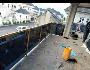 Bus Out Stainless Steel Rails Frameless Glass